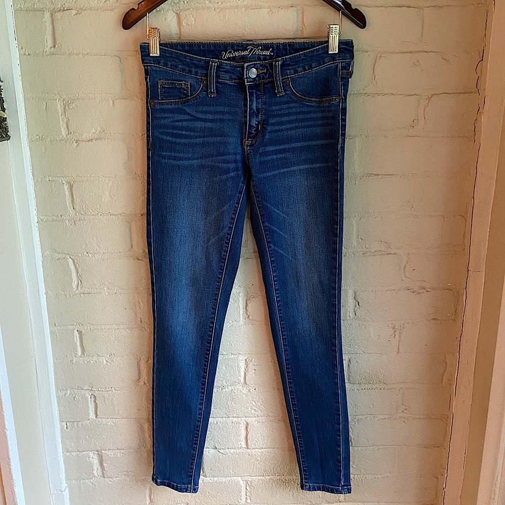 Universal Thread dark blue size 2 26R mid rise jegging denim skinny jeans